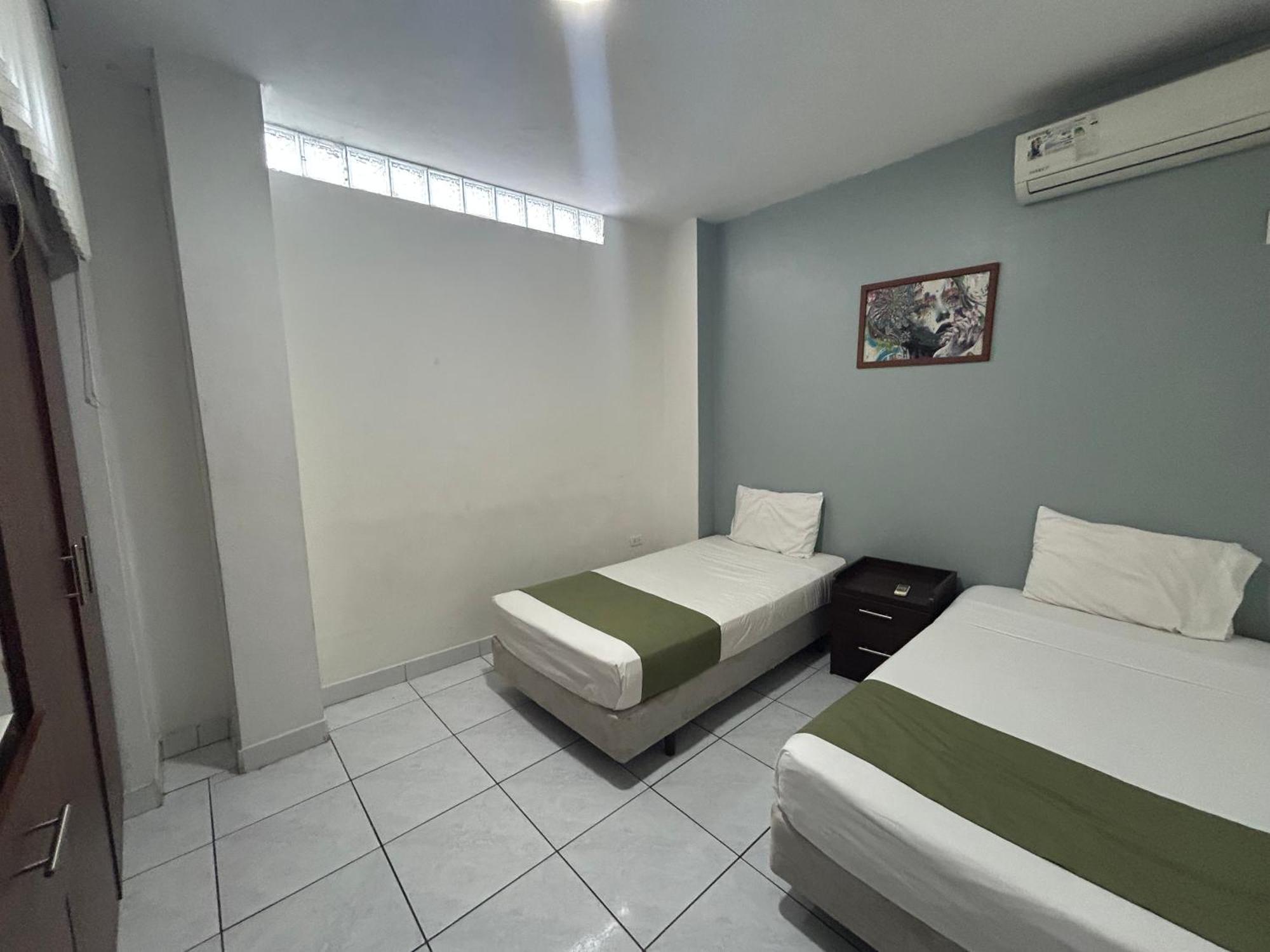 Departamentos De 2 Y 3 Habitaciones En El Centro De 만타 외부 사진